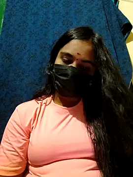 Snapshot of mini-queen chatting on 5, 10, 2025 mini-queen online show from 5, 10, 2025