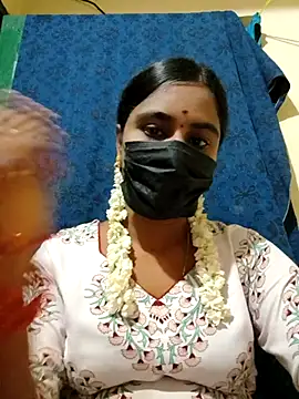 Snapshot of mini-queen chatting on 10, 10, 2025 mini-queen online show from 10, 10, 2025