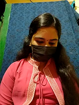 Snapshot of mini-queen chatting on 12, 10, 2025 mini-queen online show from 12, 10, 2025