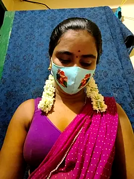 Snapshot of mini-queen chatting on 15, 10, 2025 mini-queen online show from 15, 10, 2025