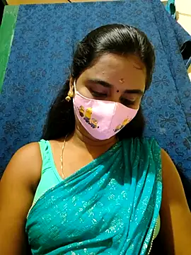 Snapshot of mini-queen chatting on 16, 10, 2025 mini-queen online show from 16, 10, 2025