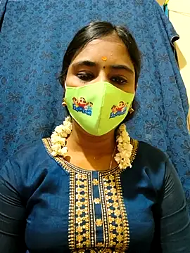 Snapshot of mini-queen chatting on 15, 11, 2025 mini-queen online show from 15, 11, 2025