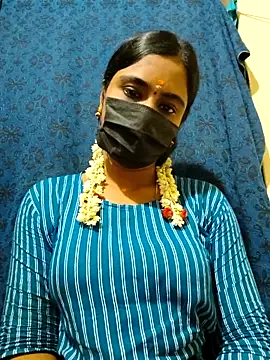 Snapshot of mini-queen chatting on 17, 11, 2025 mini-queen online show from 17, 11, 2025