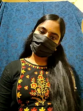 Snapshot of mini-queen chatting on 20, 12, 2025 mini-queen online show from 20, 12, 2025