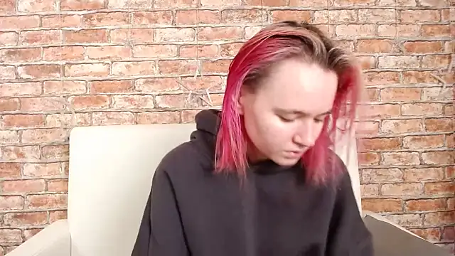 Ericha Stone online show from 16, 11, 2025