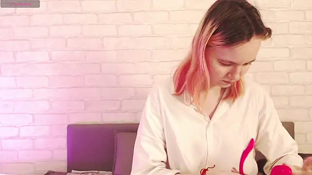 Ericha Stone online show from 25, 3, 2026