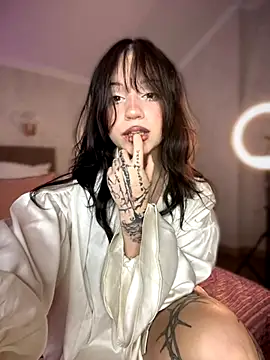 Snapshot of YourLittleDevil chatting on 10, 10, 2025 YourLittleDevil online show from 10, 10, 2025