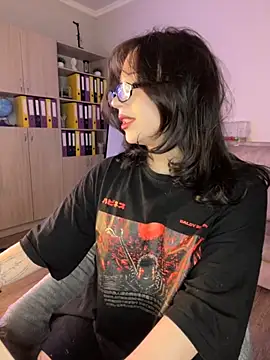 Snapshot of YourLittleDevil chatting on 10, 11, 2025 YourLittleDevil online show from 10, 11, 2025