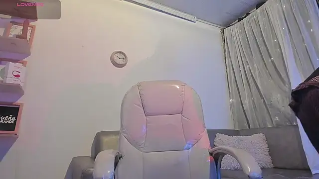 Snapshot of Angeel_of_lust chatting on 27, 10, 2025 Angeel of lust online show from 27, 10, 2025