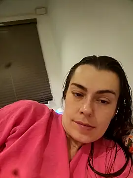 Carolinemiam online show from 3, 6, 2026