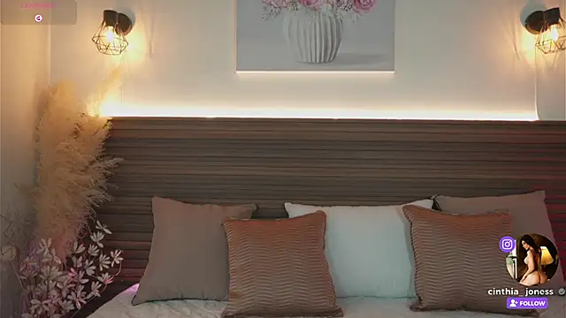 Snapshot of cinthia_jones2 chatting on 5, 10, 2025 cinthia jones2 online show from 5, 10, 2025