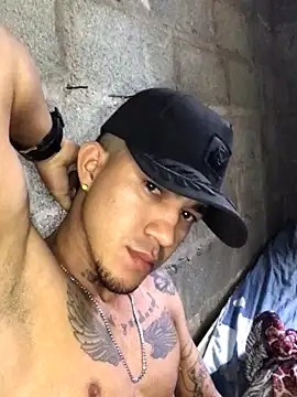 Snapshot of tattoos22 chatting on 29, 10, 2025 tattoos22 online show from 29, 10, 2025