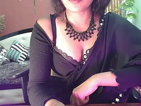 Snapshot of shaalu_sharma chatting on 22, 11, 2025 shaalu sharma online show from 22, 11, 2025