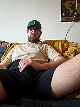 Snapshot of Loopertz chatting on 8, 11, 2025 Loopertz online show from 8, 11, 2025