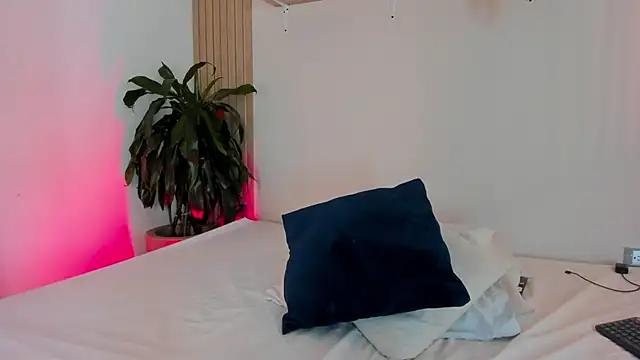 Snapshot of Cristalfoxy_ chatting on 5, 11, 2025 Cristalfoxy online show from 5, 11, 2025