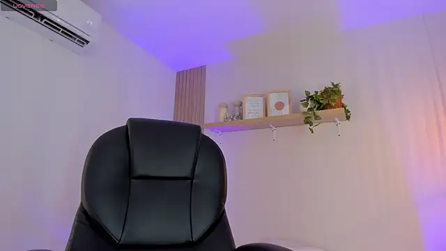 Snapshot of Cristalfoxy_ chatting on 7, 1, 2026 Cristalfoxy online show from 7, 1, 2026