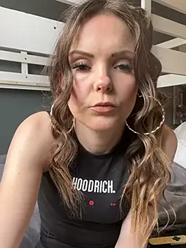 Snapshot of SexyLoLoUK chatting on 18, 5, 2026 SexyLoLoUK online show from 18, 5, 2026