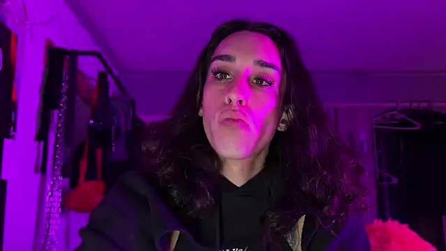 Snapshot of xoFrankie chatting on 4, 11, 2025 xoFrankie online show from 4, 11, 2025