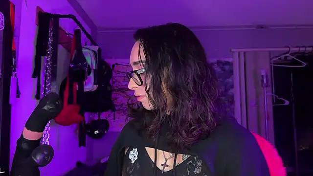 Snapshot of xoFrankie chatting on 6, 11, 2025 xoFrankie online show from 6, 11, 2025