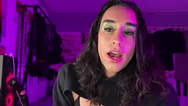 Snapshot of xoFrankie chatting on 2, 12, 2025 xoFrankie online show from 2, 12, 2025