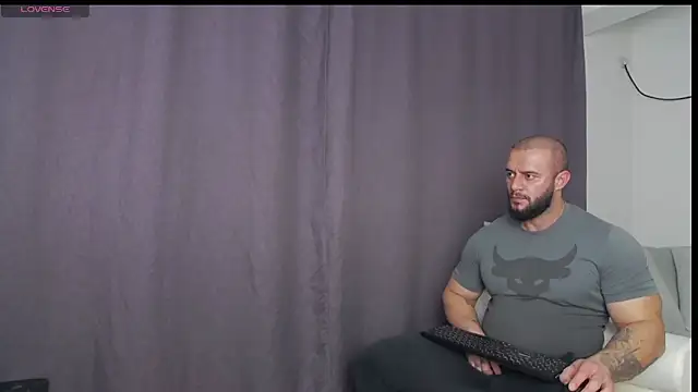 Snapshot of RickyMiami1 chatting on 5, 11, 2025 RickyMiami1 online show from 5, 11, 2025