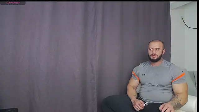 Snapshot of RickyMiami1 chatting on 8, 11, 2025 RickyMiami1 online show from 8, 11, 2025