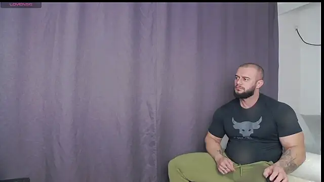 Snapshot of RickyMiami1 chatting on 18, 11, 2025 RickyMiami1 online show from 18, 11, 2025