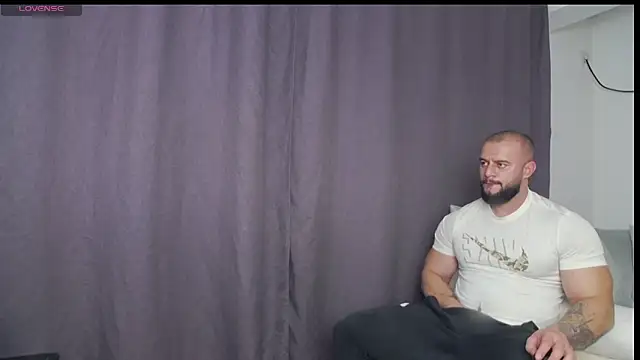 Snapshot of RickyMiami1 chatting on 22, 11, 2025 RickyMiami1 online show from 22, 11, 2025