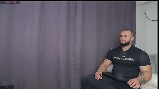 Snapshot of RickyMiami1 chatting on 24, 11, 2025 RickyMiami1 online show from 24, 11, 2025