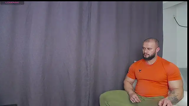 Snapshot of RickyMiami1 chatting on 26, 11, 2025 RickyMiami1 online show from 26, 11, 2025