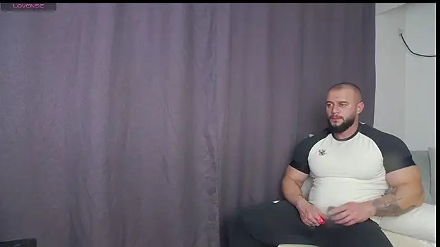 Snapshot of RickyMiami1 chatting on 28, 11, 2025 RickyMiami1 online show from 28, 11, 2025