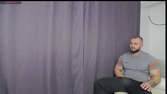 Snapshot of RickyMiami1 chatting on 21, 12, 2025 RickyMiami1 online show from 21, 12, 2025