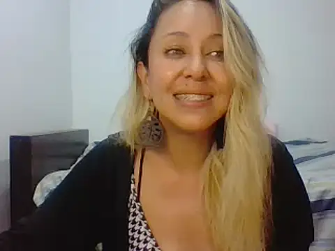 Snapshot of leah_susman chatting on 24, 10, 2025 leah susman online show from 24, 10, 2025