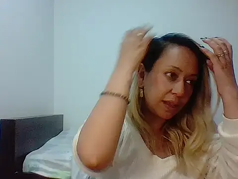 Snapshot of leah_susman chatting on 2, 12, 2025 leah susman online show from 2, 12, 2025