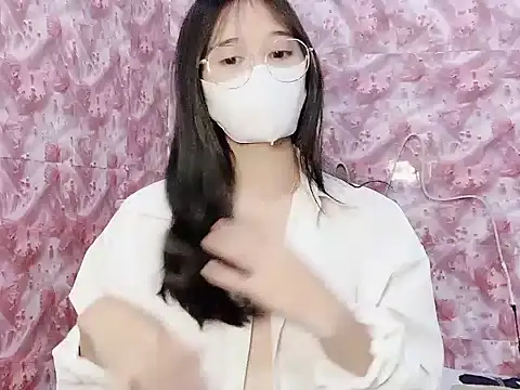 Snapshot of Miumiu028 chatting on 24, 10, 2025 Miumiu028 online show from 24, 10, 2025