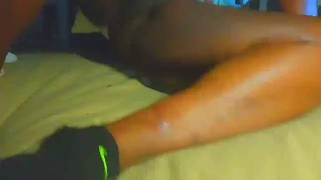 Snapshot of CinnaCakesss chatting on 14, 11, 2025 CinnaCakesss online show from 14, 11, 2025