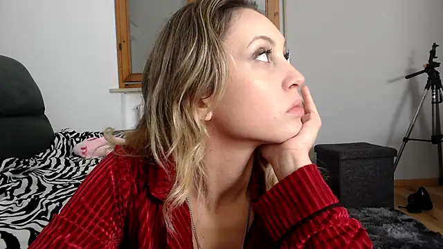 Snapshot of L_Sofia chatting on 5, 11, 2025 L Sofia online show from 5, 11, 2025