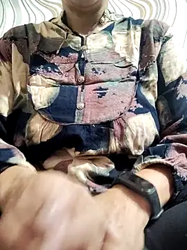 Snapshot of meenu_bhabhi547 chatting on 18, 9, 2025 meenu bhabhi547 online show from 18, 9, 2025