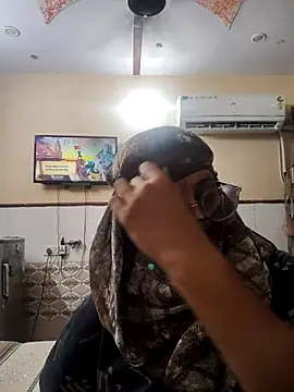 Snapshot of meenu_bhabhi547 chatting on 22, 9, 2025 meenu bhabhi547 online show from 22, 9, 2025