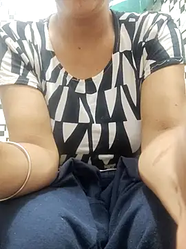 Snapshot of meenu_bhabhi547 chatting on 28, 9, 2025 meenu bhabhi547 online show from 28, 9, 2025