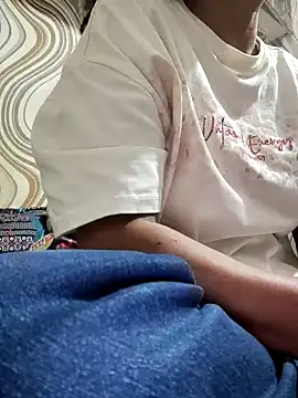 Snapshot of meenu_bhabhi547 chatting on 6, 10, 2025 meenu bhabhi547 online show from 6, 10, 2025