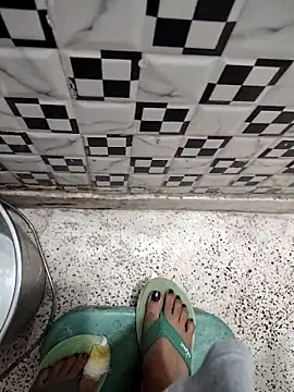 Snapshot of meenu_bhabhi547 chatting on 8, 10, 2025 meenu bhabhi547 online show from 8, 10, 2025