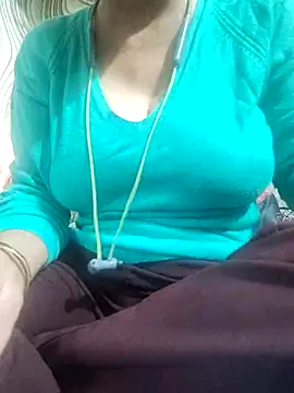 Snapshot of meenu_bhabhi547 chatting on 13, 11, 2025 meenu bhabhi547 online show from 13, 11, 2025