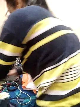 Snapshot of meenu_bhabhi547 chatting on 23, 11, 2025 meenu bhabhi547 online show from 23, 11, 2025