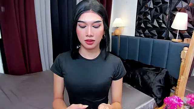 Snapshot of AshCollins chatting on 8, 11, 2025 AshCollins online show from 8, 11, 2025