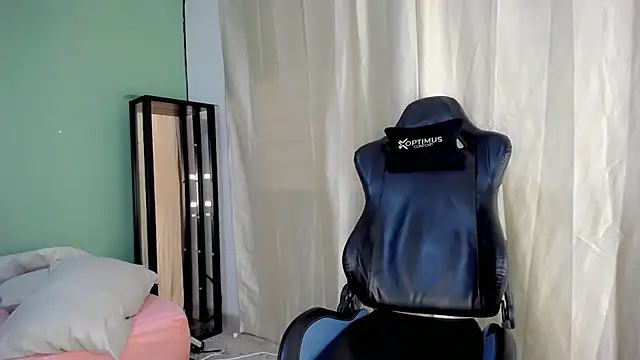 dilan hott  online show from 13, 11, 2025