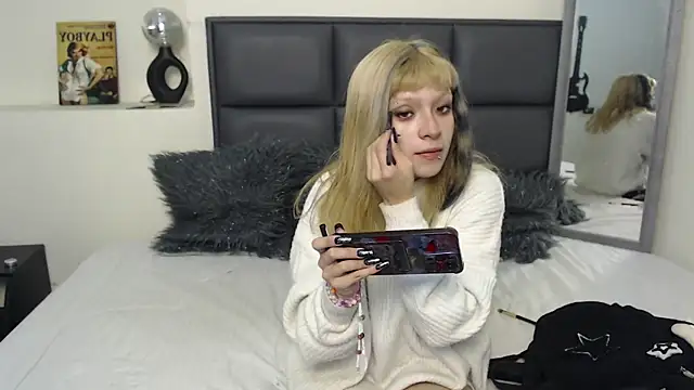 Snapshot of Amnesia_ chatting on 15, 9, 2025 Amnesia online show from 15, 9, 2025