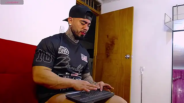 Snapshot of tommyblessd1 chatting on 6, 7, 2026 tommyblessd1 online show from 6, 7, 2026