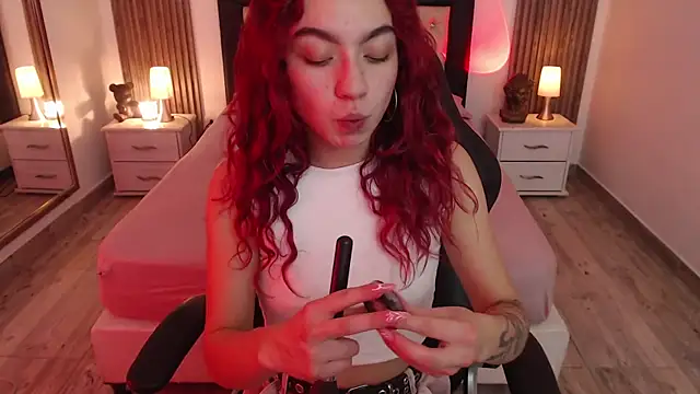 Snapshot of Red_kytty6 chatting on 3, 10, 2025 Red kytty6 online show from 3, 10, 2025