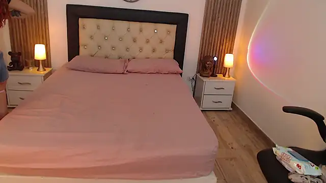 Snapshot of Red_kytty6 chatting on 22, 10, 2025 Red kytty6 online show from 22, 10, 2025